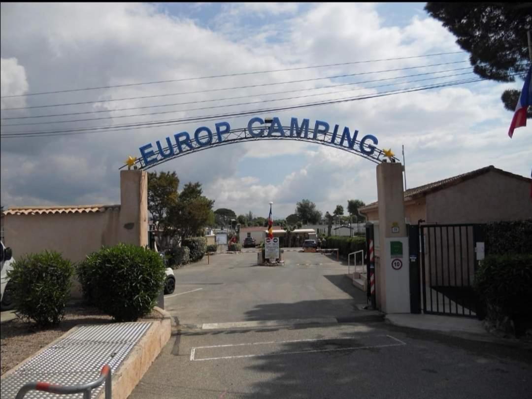 Vacances Familiales Dans Camping Avec Piscine Fréjus Eksteriør billede